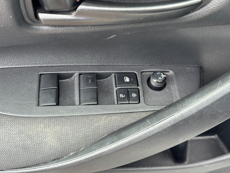 Toyota Corolla Vehicle Full-screen Gallery Image 17