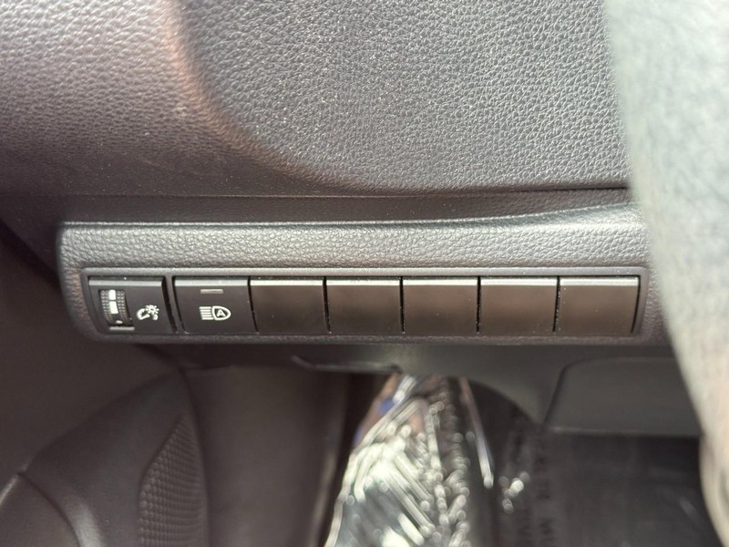 Toyota Corolla Vehicle Full-screen Gallery Image 19