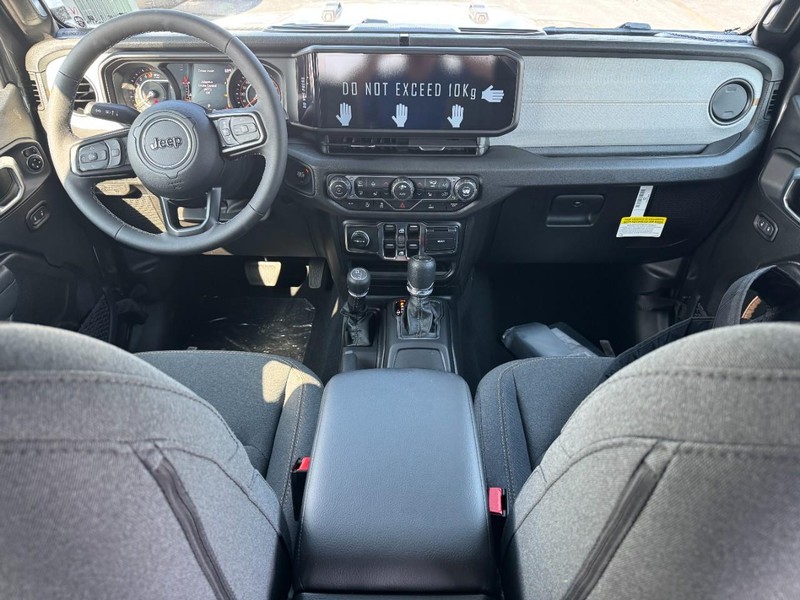 2026 Jeep Gladiator Sahara - Photo 7