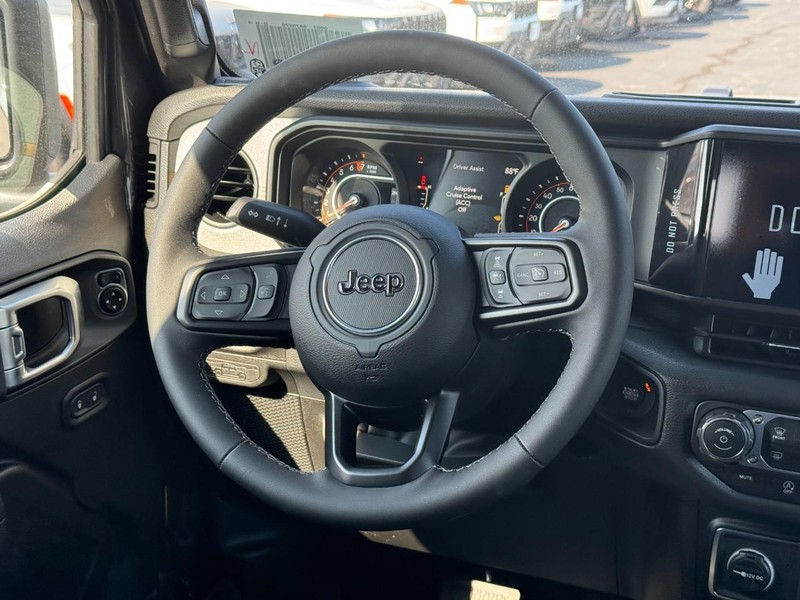 2026 Jeep Gladiator Sahara - Photo 8
