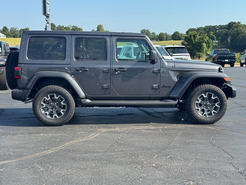 Jeep Wrangler Vehicle Full-screen Gallery Image 2