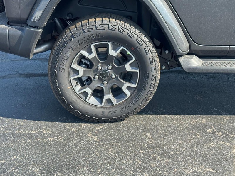 Jeep Wrangler Vehicle Full-screen Gallery Image 3