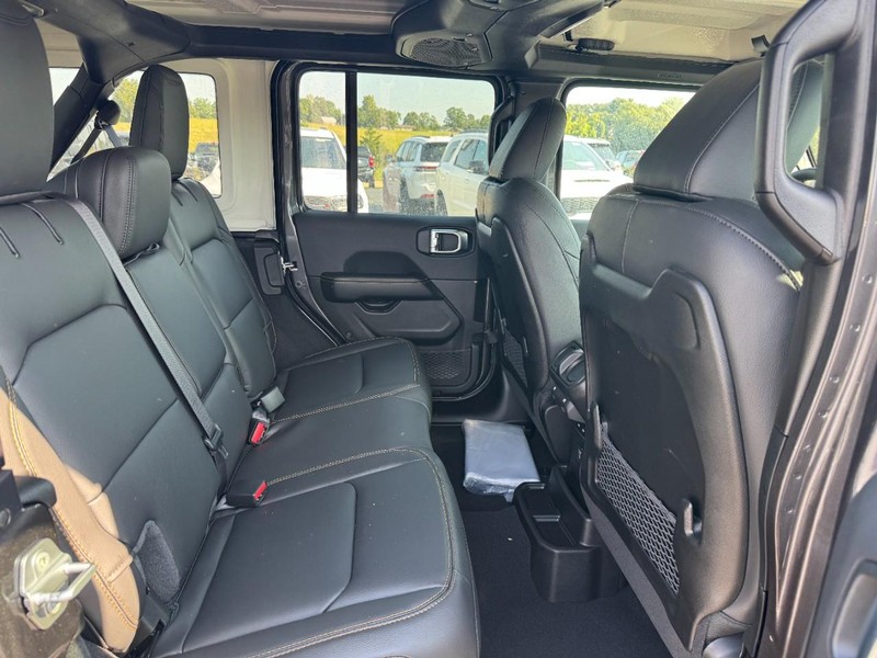 Jeep Wrangler Vehicle Full-screen Gallery Image 5