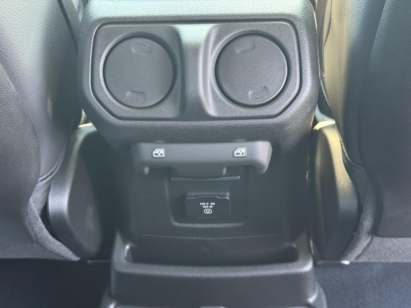 Jeep Wrangler Vehicle Full-screen Gallery Image 6