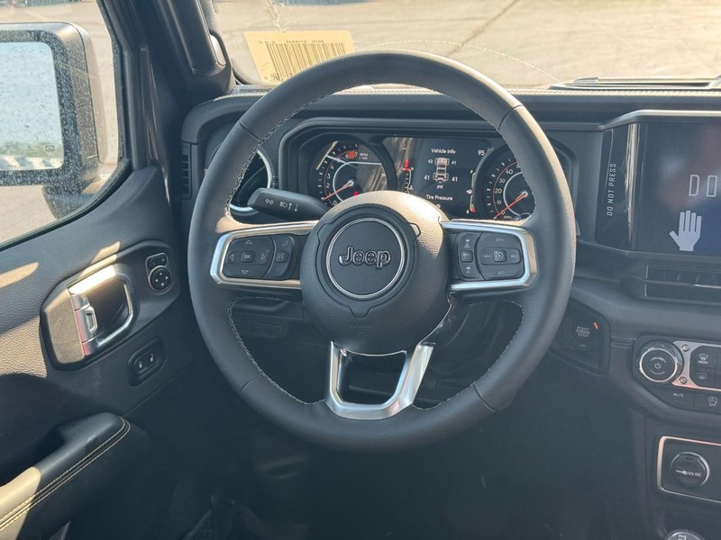 Jeep Wrangler Vehicle Full-screen Gallery Image 8