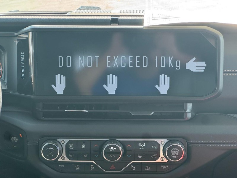 Jeep Wrangler Vehicle Full-screen Gallery Image 9