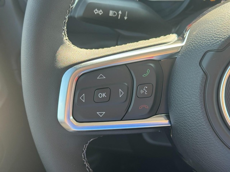 Jeep Wrangler Vehicle Full-screen Gallery Image 14