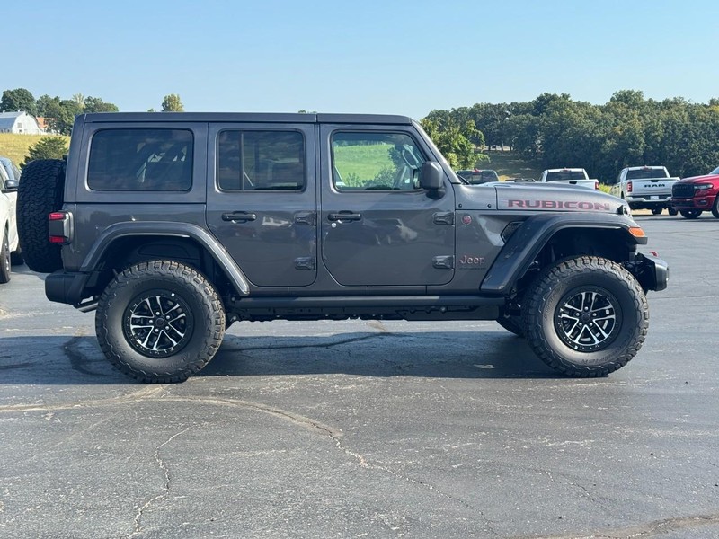 Jeep Wrangler Vehicle Full-screen Gallery Image 2