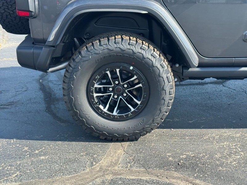 Jeep Wrangler Vehicle Full-screen Gallery Image 3