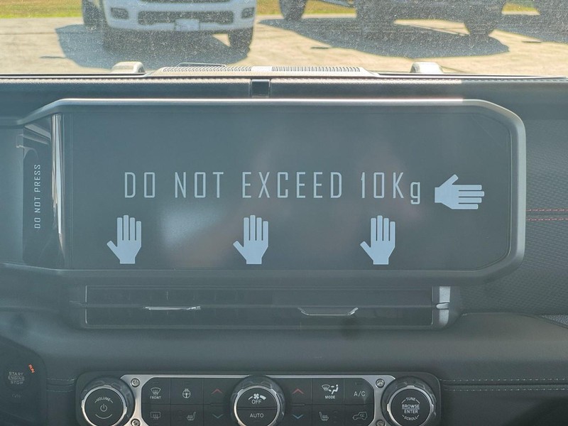 Jeep Wrangler Vehicle Full-screen Gallery Image 9