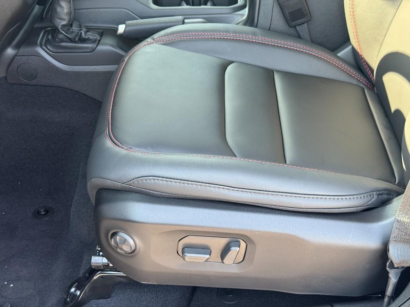 Jeep Wrangler Vehicle Full-screen Gallery Image 12