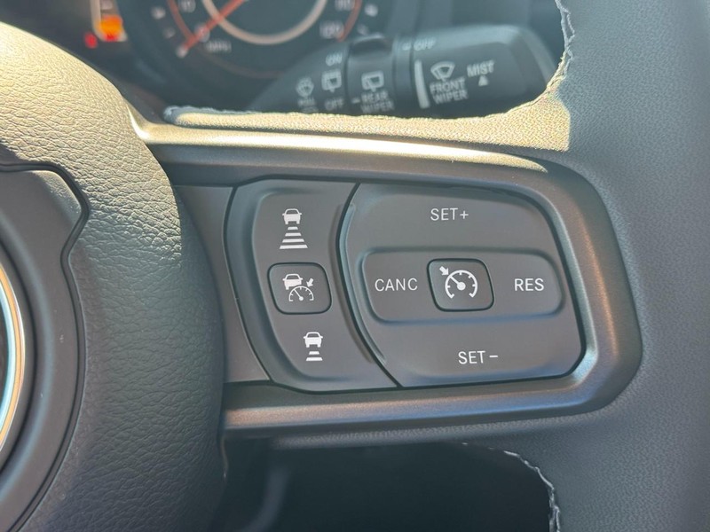 Jeep Wrangler Vehicle Full-screen Gallery Image 15