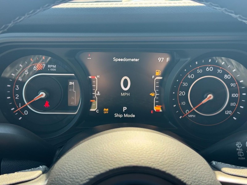 Jeep Wrangler Vehicle Full-screen Gallery Image 16