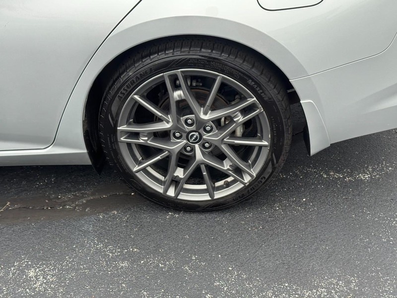 Nissan Altima Vehicle Full-screen Gallery Image 8