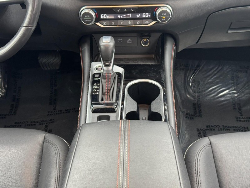 Nissan Altima Vehicle Full-screen Gallery Image 16