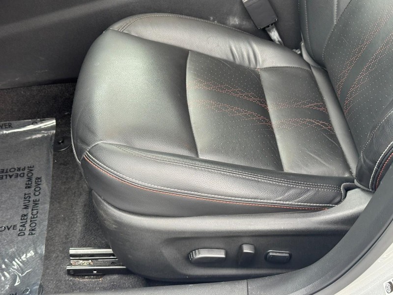 Nissan Altima Vehicle Full-screen Gallery Image 18