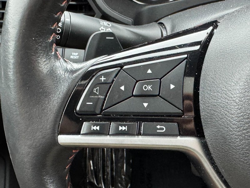 Nissan Altima Vehicle Full-screen Gallery Image 20