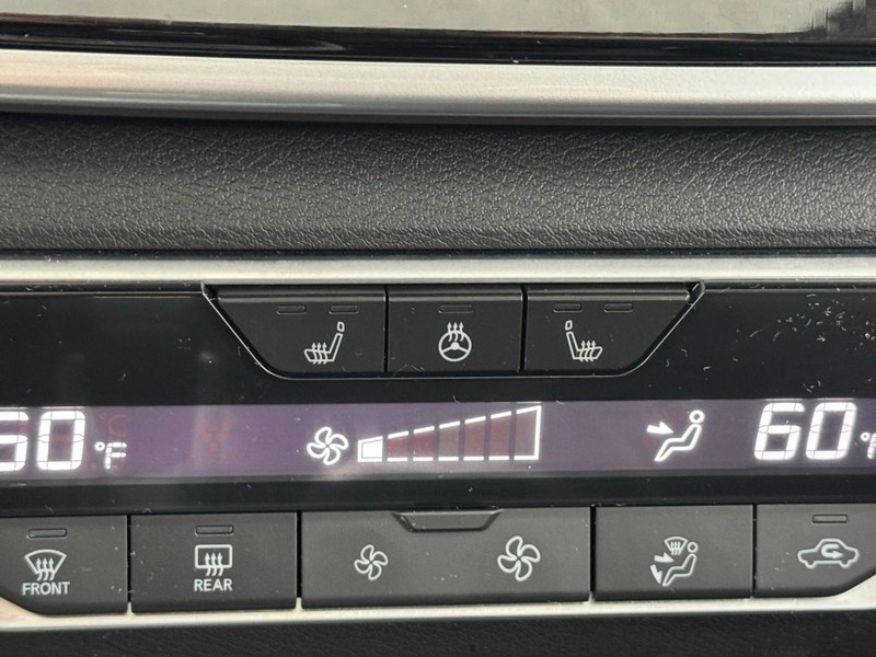 Nissan Altima Vehicle Full-screen Gallery Image 25