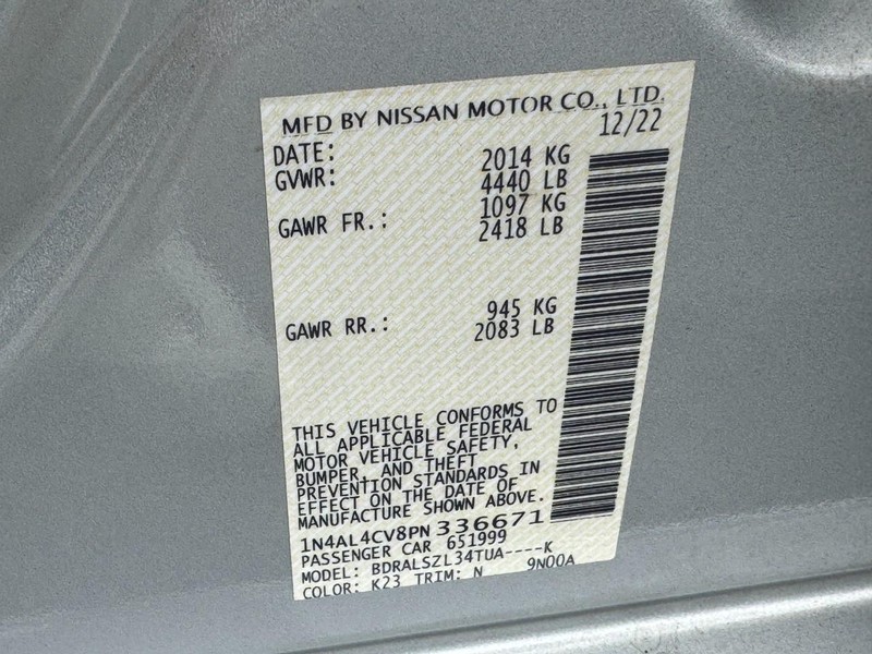 Nissan Altima Vehicle Full-screen Gallery Image 26