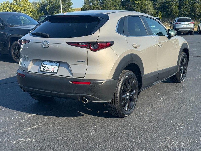 Mazda CX-30 Vehicle Full-screen Gallery Image 3