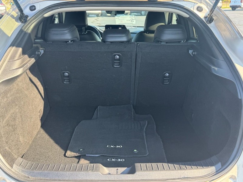 Mazda CX-30 Vehicle Full-screen Gallery Image 6
