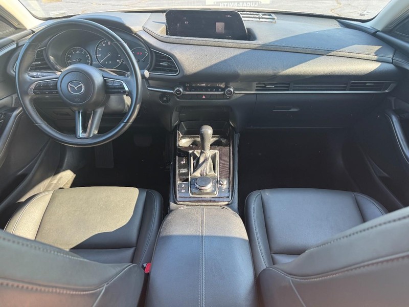 Mazda CX-30 Vehicle Full-screen Gallery Image 12