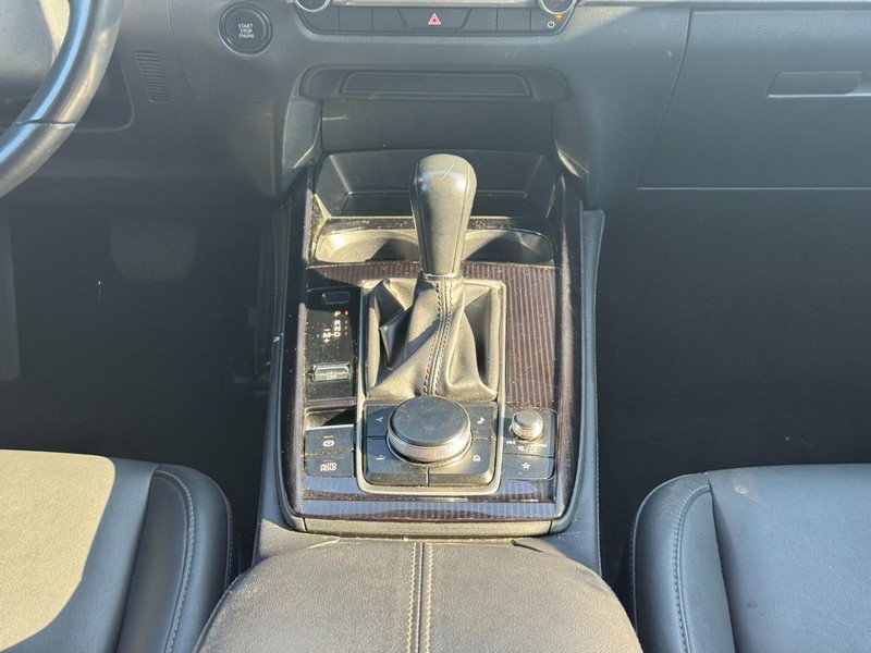 Mazda CX-30 Vehicle Full-screen Gallery Image 15