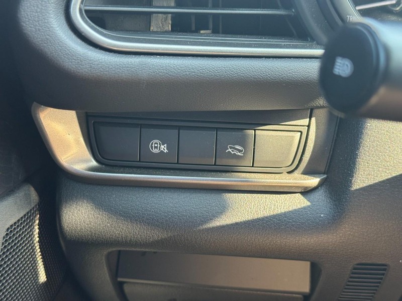 Mazda CX-30 Vehicle Full-screen Gallery Image 18