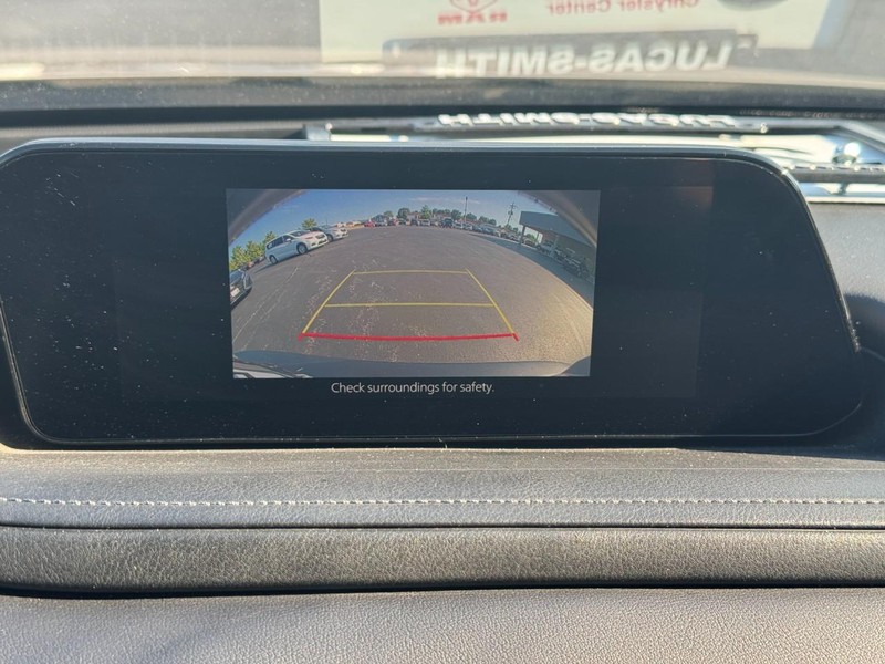 Mazda CX-30 Vehicle Full-screen Gallery Image 23