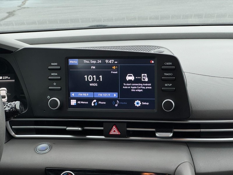 Hyundai Elantra Vehicle Full-screen Gallery Image 13