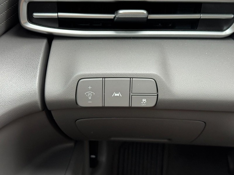 Hyundai Elantra Vehicle Full-screen Gallery Image 17