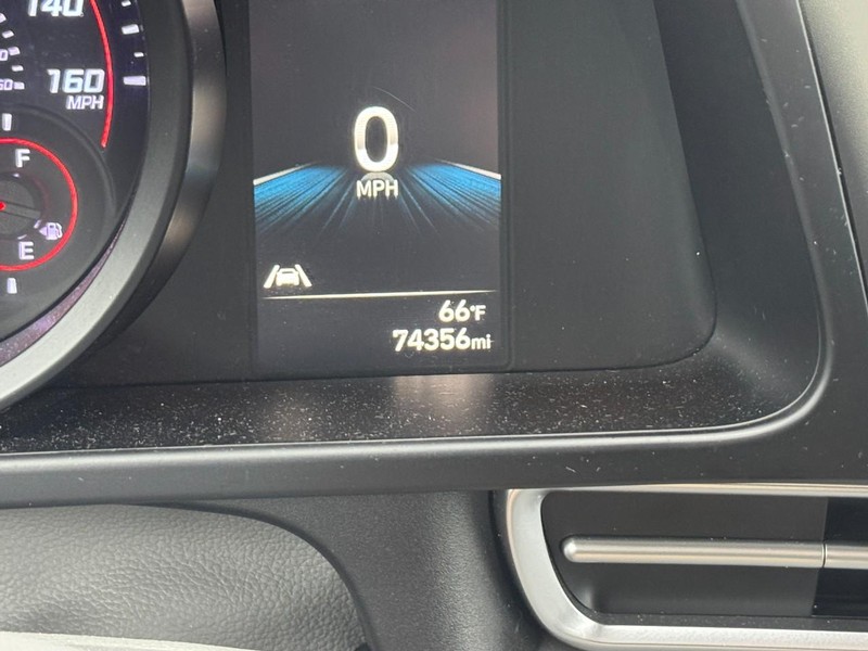 Hyundai Elantra Vehicle Full-screen Gallery Image 21