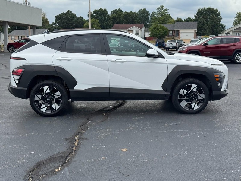 Hyundai Kona Vehicle Full-screen Gallery Image 2