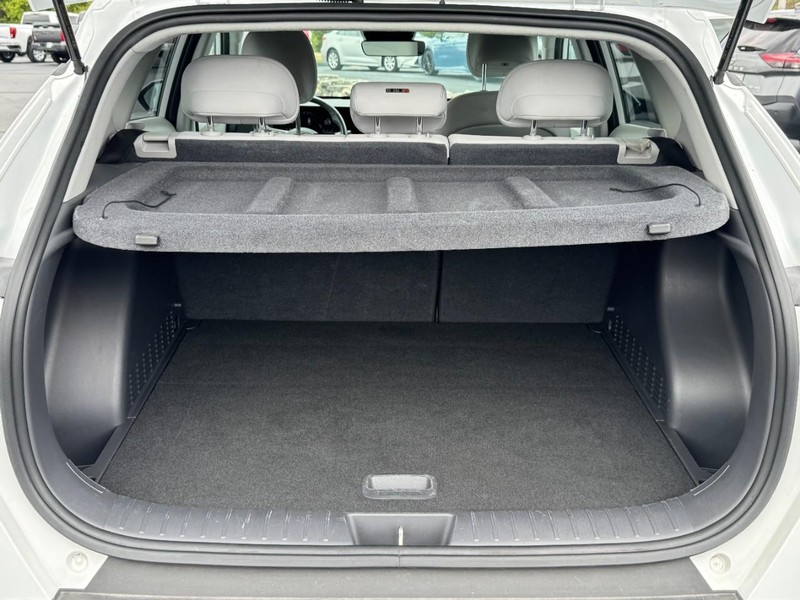 Hyundai Kona Vehicle Full-screen Gallery Image 5