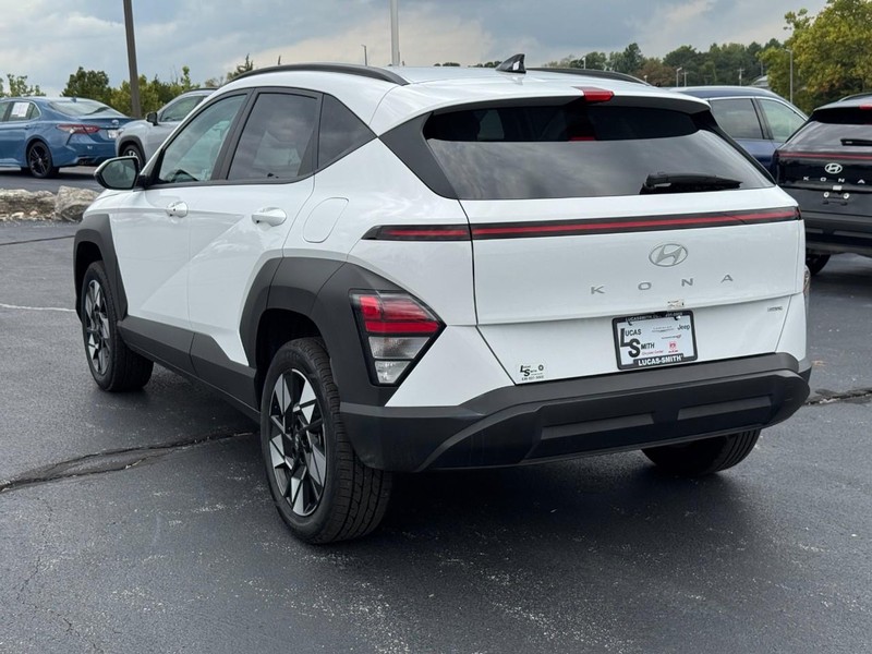 Hyundai Kona Vehicle Full-screen Gallery Image 6