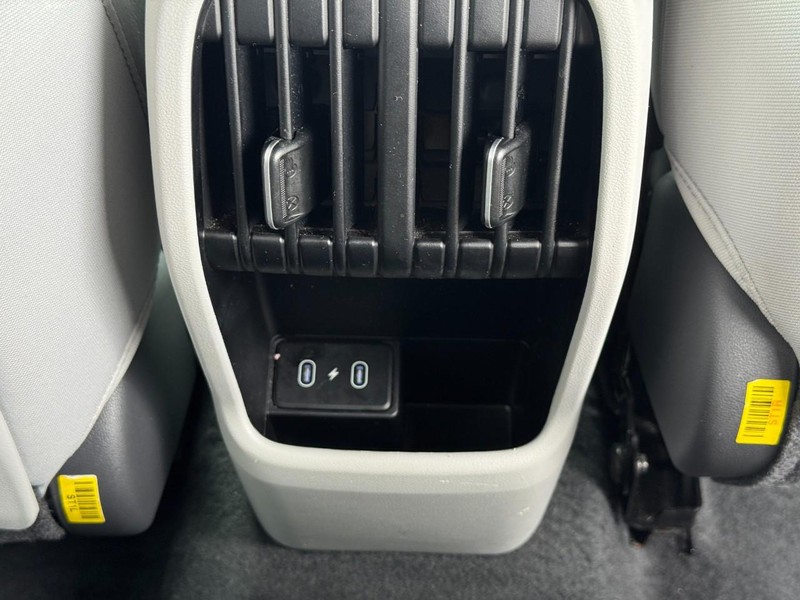 Hyundai Kona Vehicle Full-screen Gallery Image 11