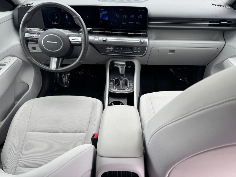 Hyundai Kona Vehicle Full-screen Gallery Image 12