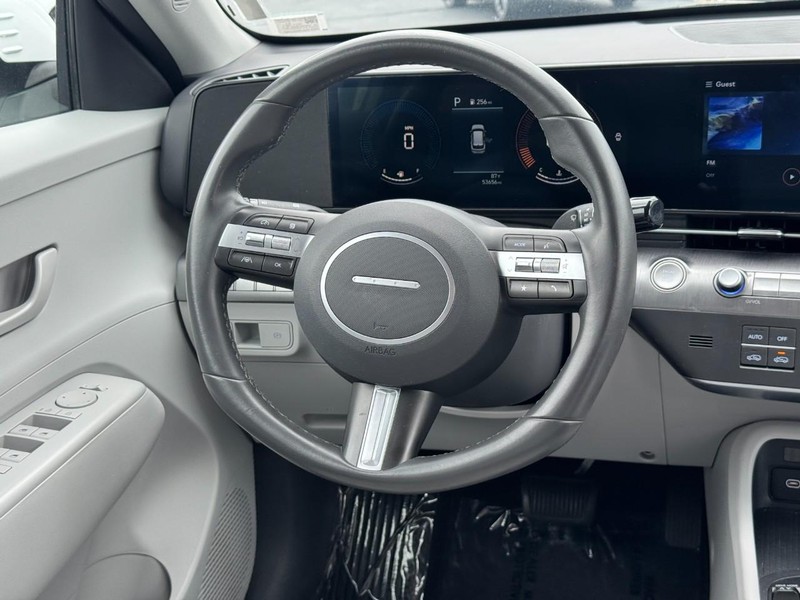 Hyundai Kona Vehicle Full-screen Gallery Image 13