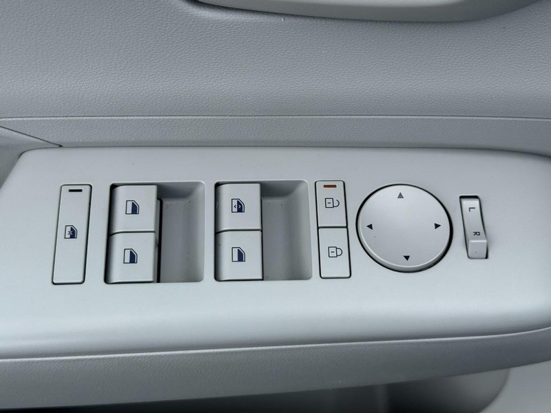 Hyundai Kona Vehicle Full-screen Gallery Image 16