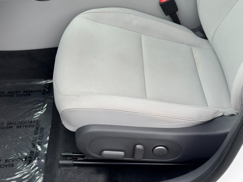 Hyundai Kona Vehicle Full-screen Gallery Image 17