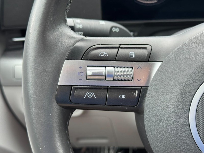Hyundai Kona Vehicle Full-screen Gallery Image 19