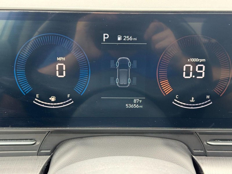 Hyundai Kona Vehicle Full-screen Gallery Image 21