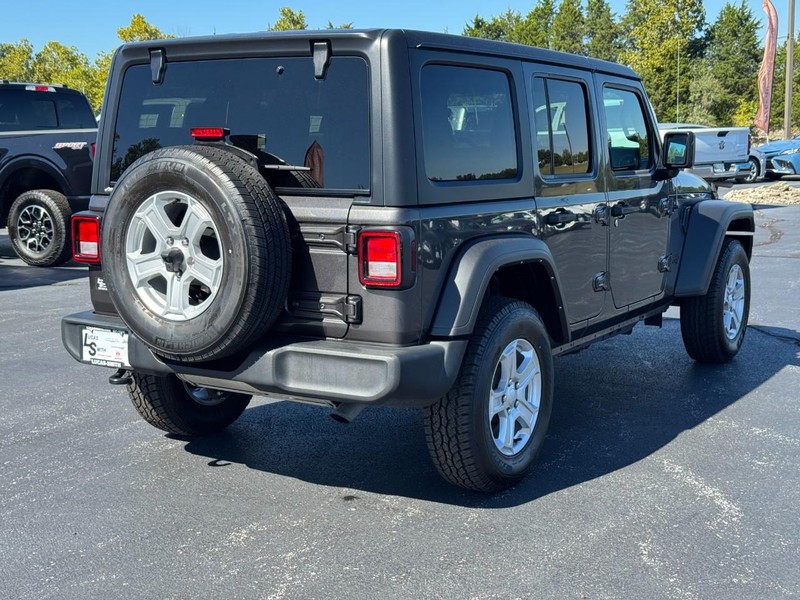 Jeep Wrangler Vehicle Full-screen Gallery Image 3