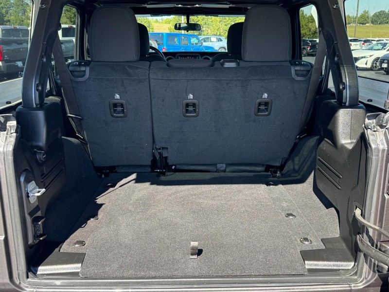 Jeep Wrangler Vehicle Full-screen Gallery Image 5