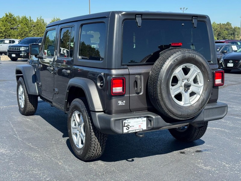 Jeep Wrangler Vehicle Full-screen Gallery Image 6