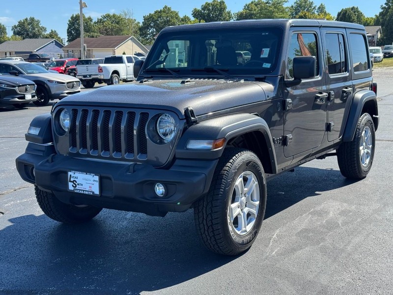 Jeep Wrangler Vehicle Full-screen Gallery Image 8