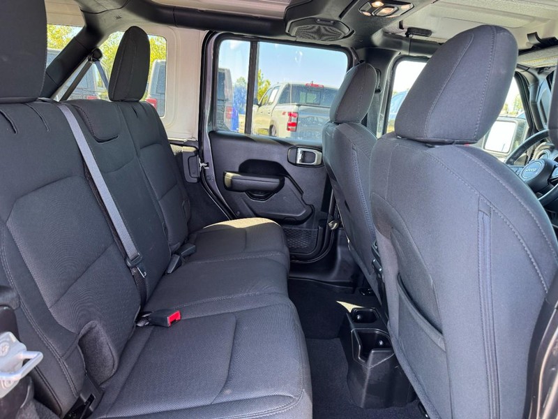 Jeep Wrangler Vehicle Full-screen Gallery Image 10