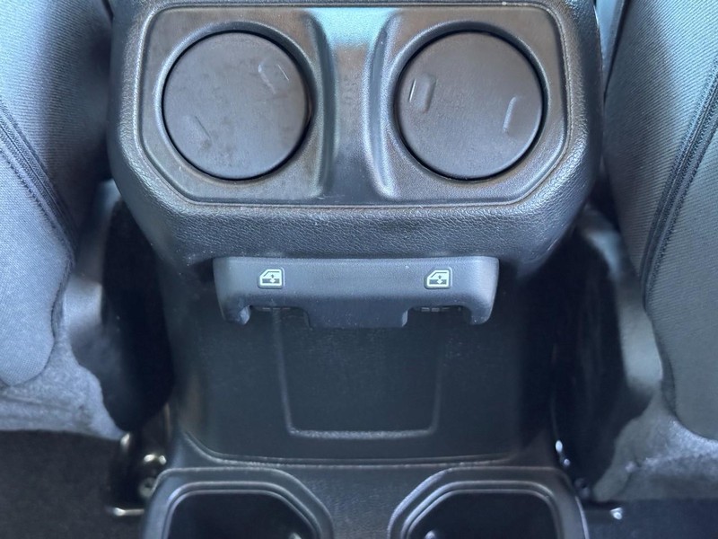 Jeep Wrangler Vehicle Full-screen Gallery Image 11