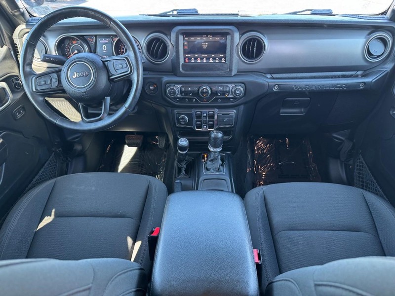 Jeep Wrangler Vehicle Full-screen Gallery Image 12