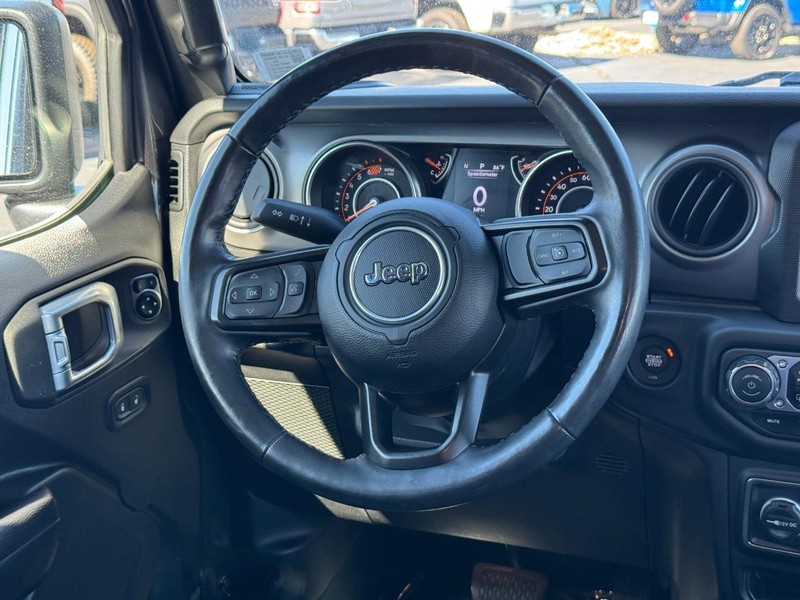 Jeep Wrangler Vehicle Full-screen Gallery Image 13